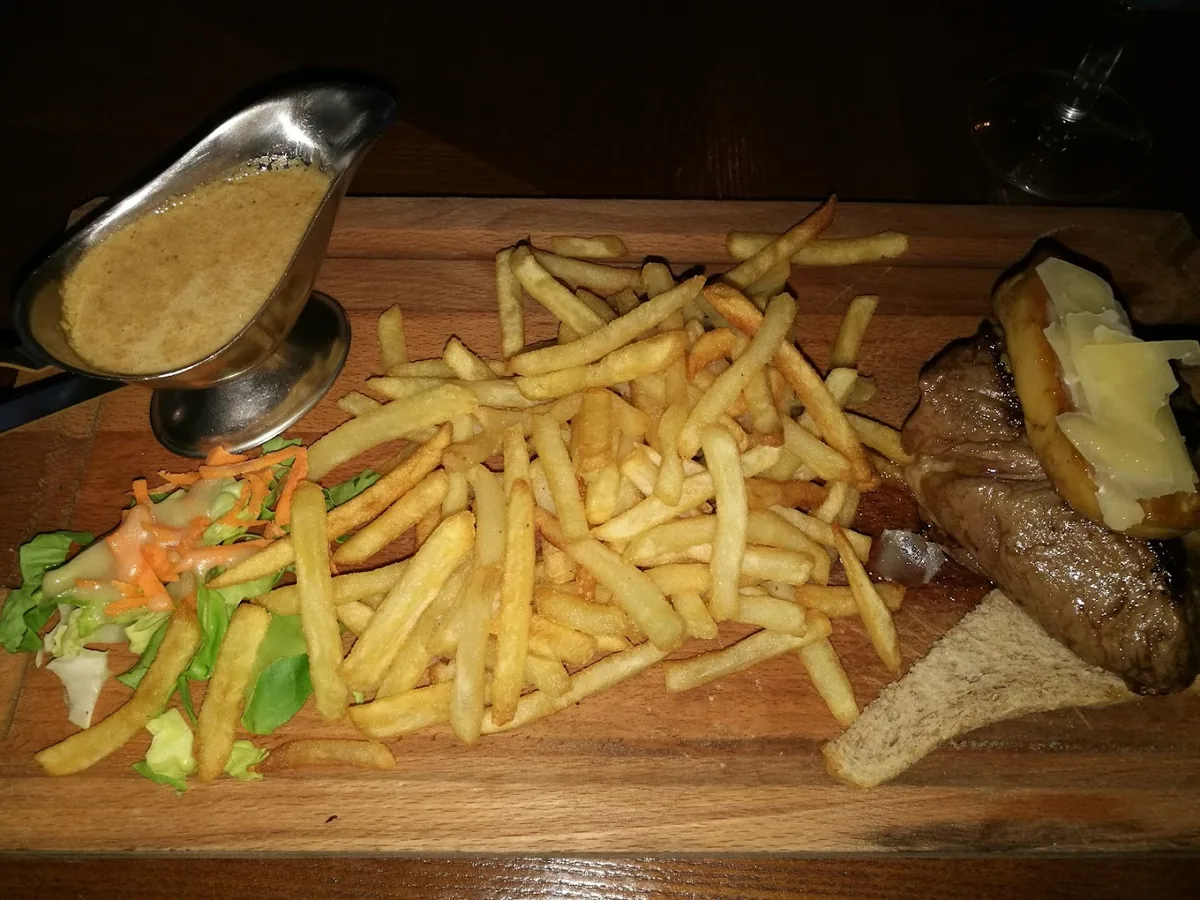 La Taverne, le soir